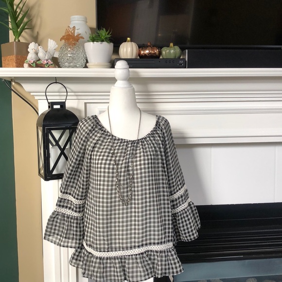 JohnPaulRichard Tops - 🌺John Paul Richard Gingham black & white top🌺